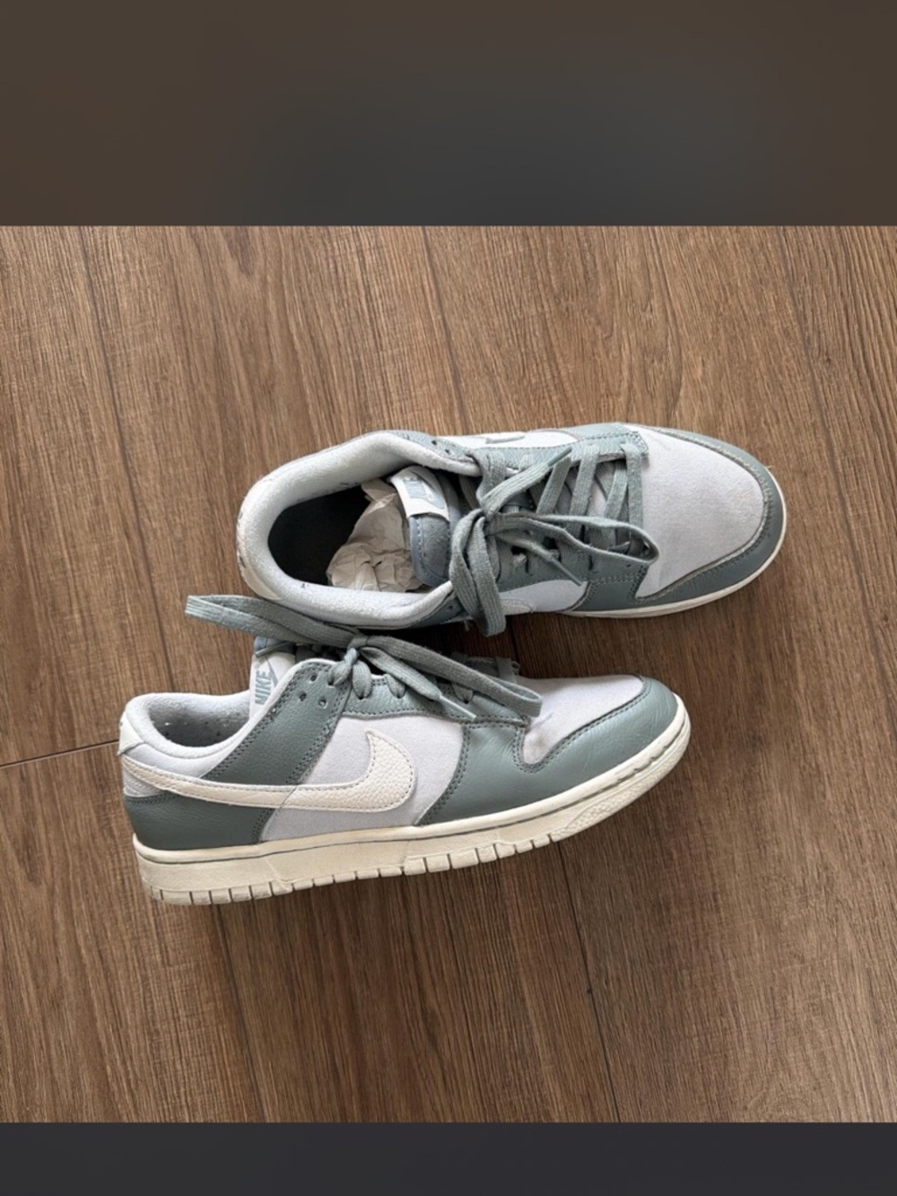 Nike Low-Top Athletic Sneakers in Light Gray and White